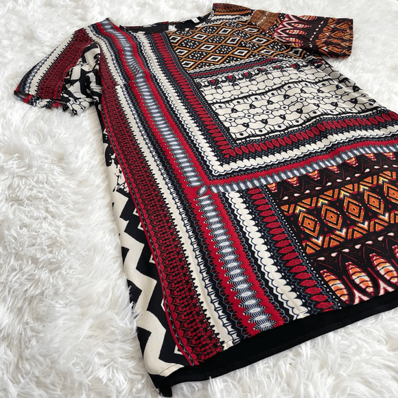 Chaus Geometric Abstract Short Sleeve Blouse Women’s size Medium - Picture 5 of 9
